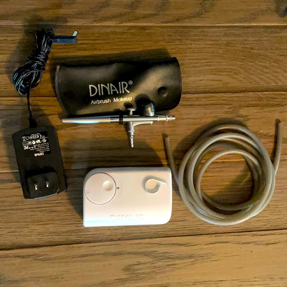 Dinair Airbrush Makeup System model 873